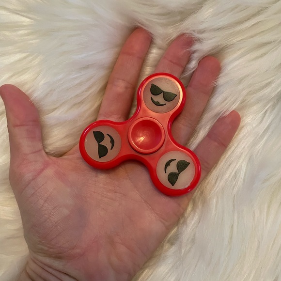 2 Handspinners - 1 Red emoji glow in the dark & 1 blue glow in the dark - Picture 9 of 9